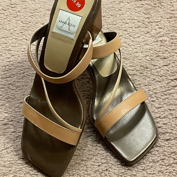 New Anne Klein tan size 7.5 strapped sandals - Picture 1 of 5